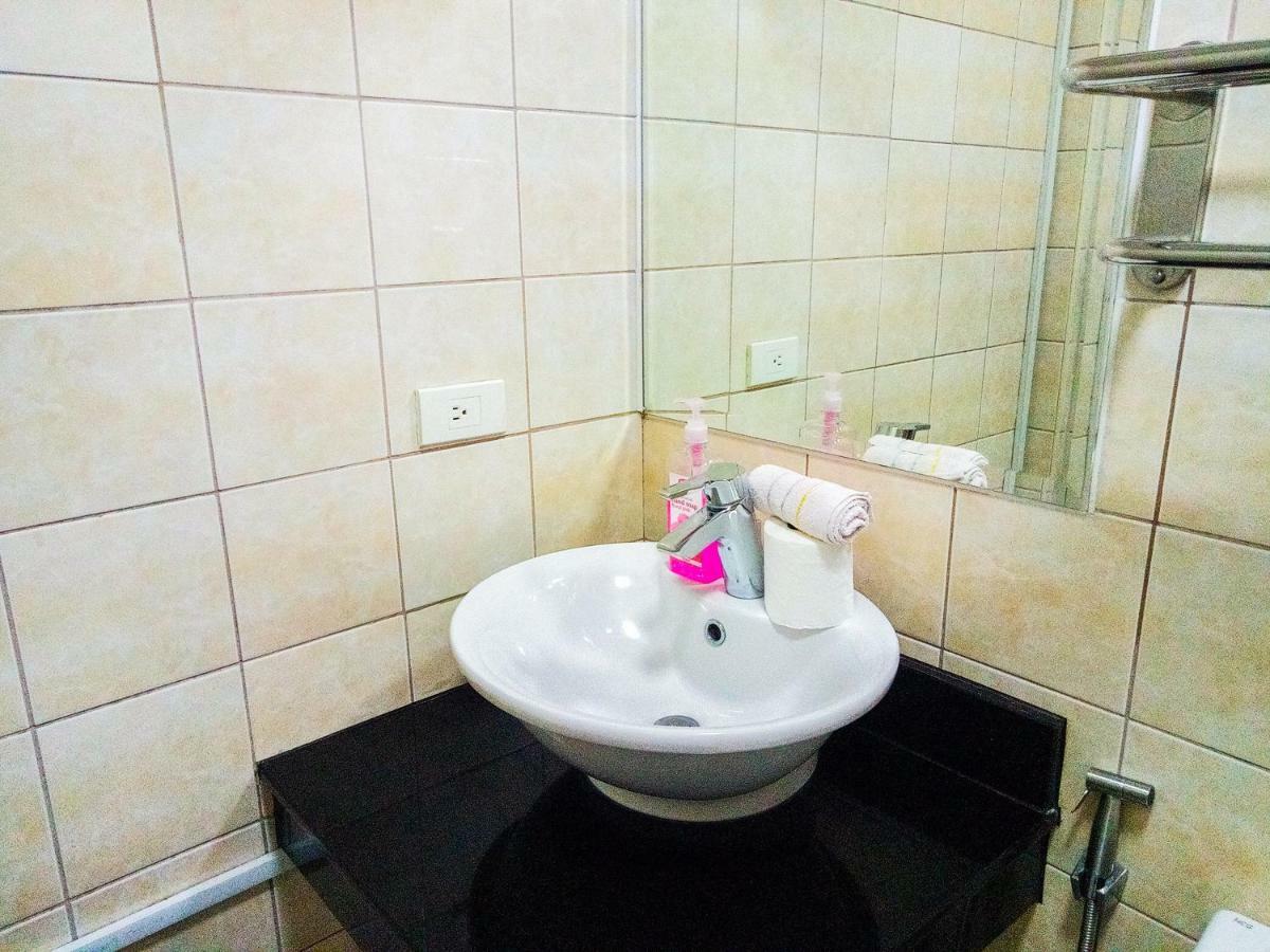 Forbes Area Bgc Taguig Manila Apartment Ngoại thất bức ảnh